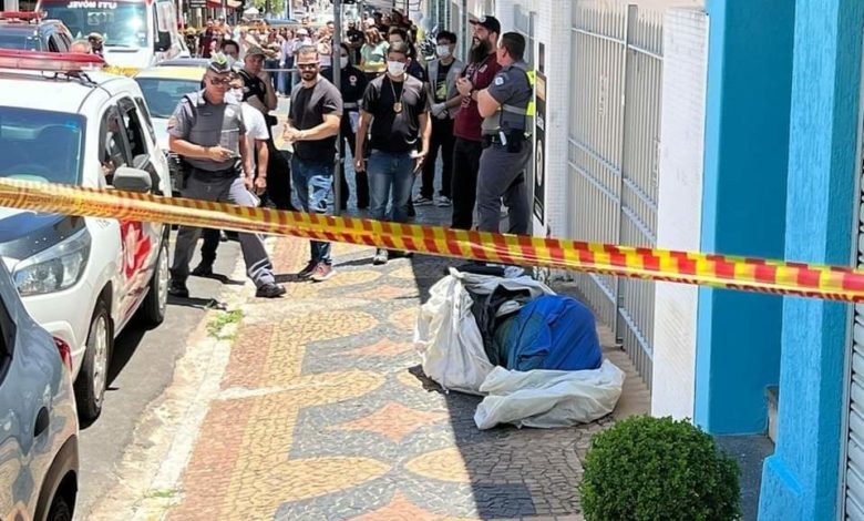 CORPO É ENCONTRADO DENTRO DE SACOS PLÁSTICOS NA ÁREA COMERCIAL NO CENTRO