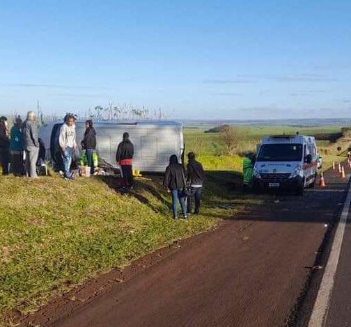 ACIDENTE COM VAN DA SAÚDE DEIXA 6 PESSOAS FERIDAS; OUTRAS DUAS ESTÃO EM ESTADO GRAVE