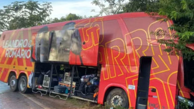 Ônibus da dupla Leandro e Romário se envolve em acidente