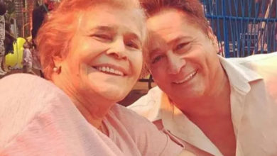 Leonardo se emociona ao homenagear sua mãe, Dona Carmem