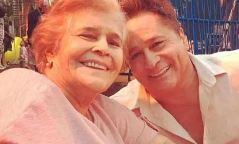 Leonardo se emociona ao homenagear sua mãe, Dona Carmem