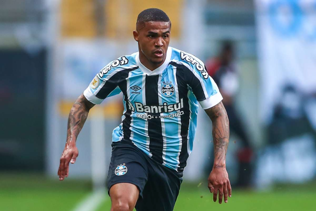 Justiça decreta prisão de Douglas Costa, ex-Grêmio, por não pagamento de pensão