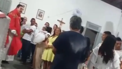 Vídeo: Padre expulsa padrinho durante batismo em igreja de Propriá