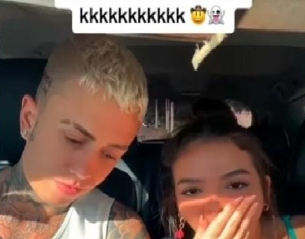 Mel Maia surge junto com MC Daniel no interior de carro de luxo e atualiza status de relacionamento