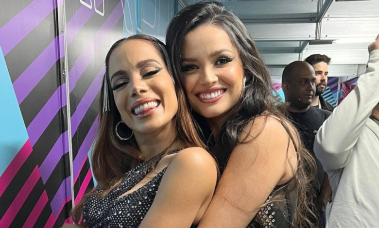 Anitta comenta sobre boatos de que estaria namorando Juliette