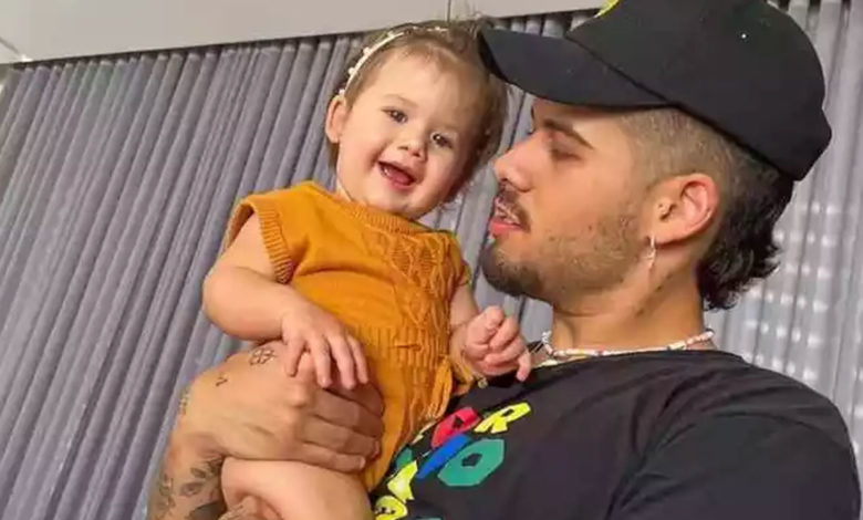 Zé Felipe encanta a web ao mostrar sua filha cantando louvor