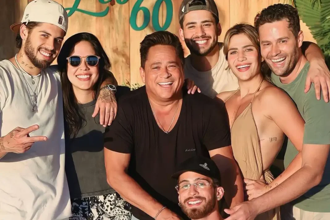 Leonardo se emociona em festa de aniversário ao lado de filhos, esposa e Amado Batista (Foto: Divulgação)