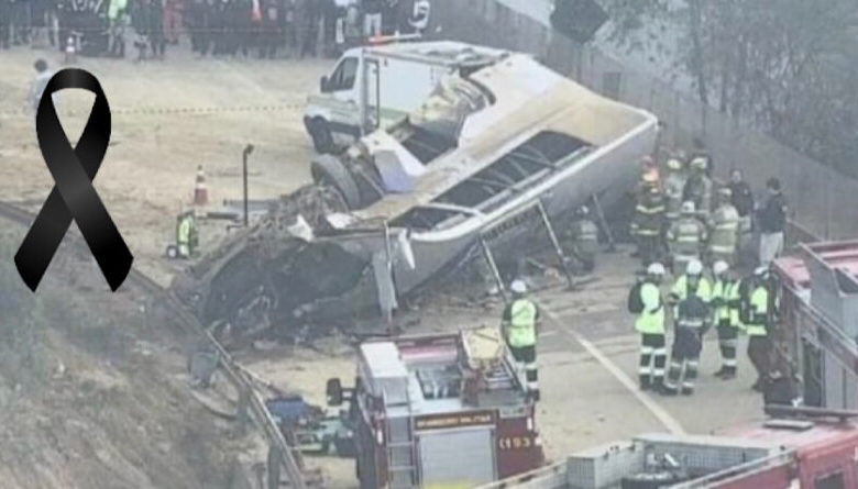 Ônibus com torcedores do Corinthians capota e 7 morrem em MG