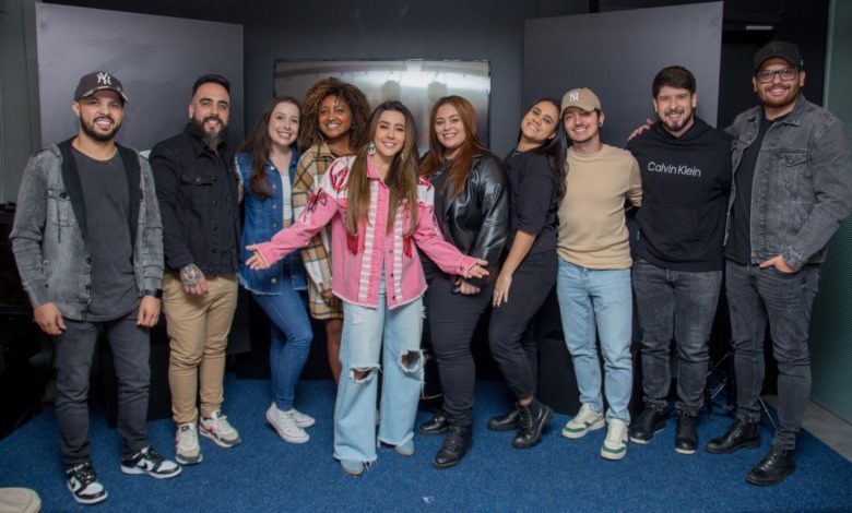 Lauana Prado passa a ter comando da própria carreira