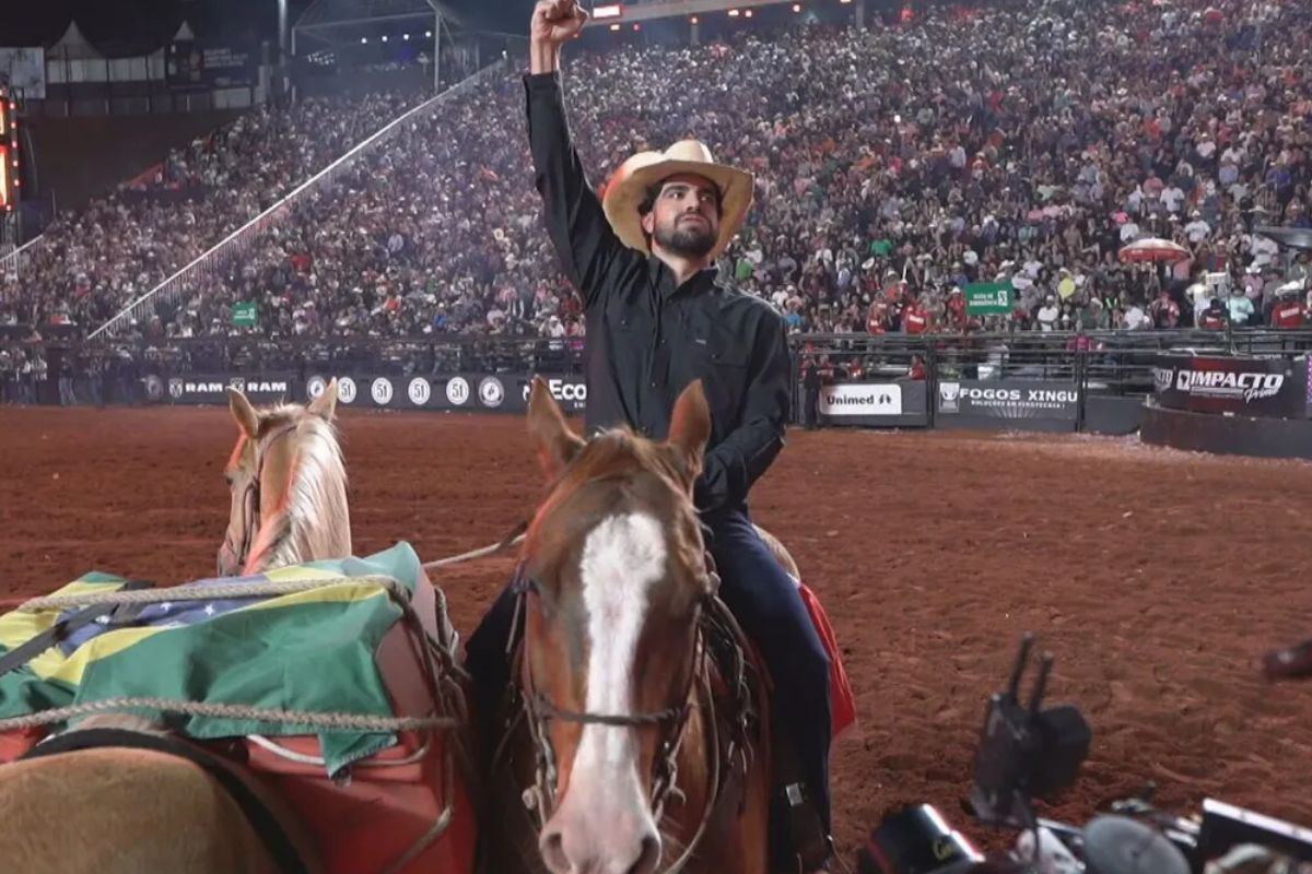 Caio Castro vira astro de rodeio em filme gravado em Barretos (Foto: Ricardo Nasi/g1)