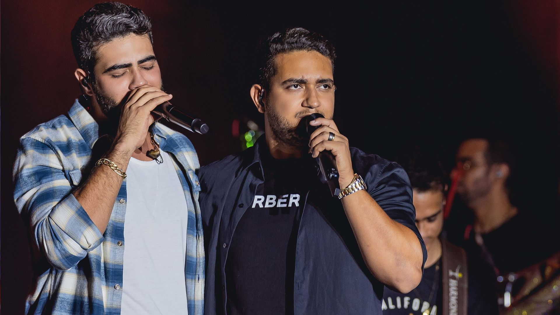 Henrique e Juliano farão participação em um programa da Globo (Foto: Reprodução/Facebook)