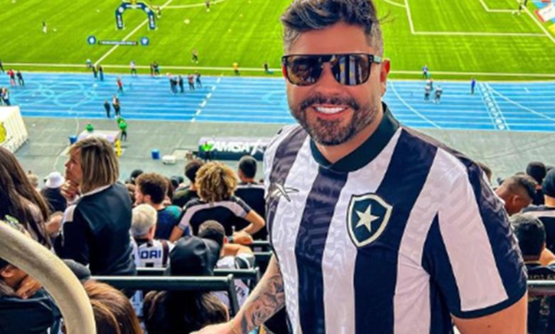 Cantor sertanejo promete doar camiseta do Botafogo para fãs