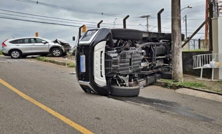 Dentista fica ferida após bater carro no veículo do próprio namorado na cidade de Pouso Alegre, MG