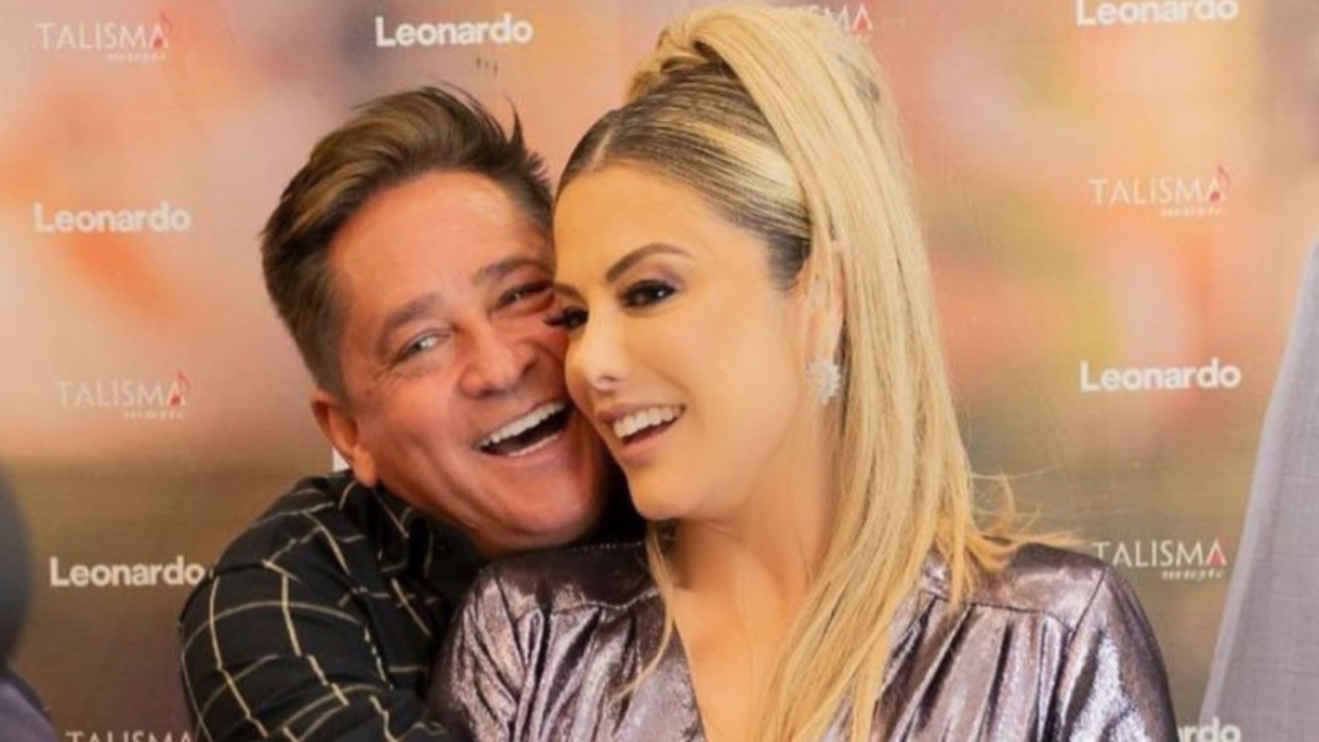 Leonardo é surpreendido e tem palco invadido por Poliana Rocha em show (Foto: Instagram)