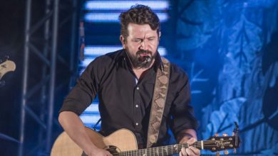 Cantor sertanejo faz cirurgia às pressas após correr risco de vida: “Cólica violenta”