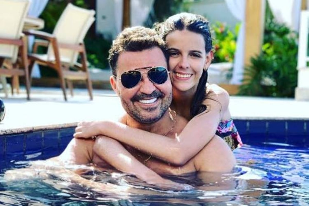 Eduardo Costa posa com a filha (Foto: Reprodução)