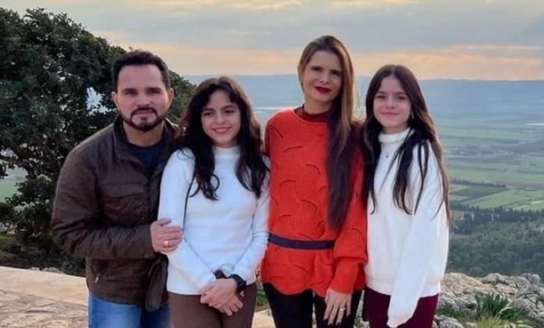 Luciano Camargo é batizado com a família e fotos mostram momentos especiais em Israel; confira