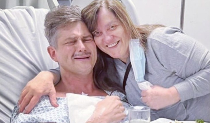 Ex-BBB Marcos Harter passa por transplante e aparece ao lado da mulher que lhe doou o órgão