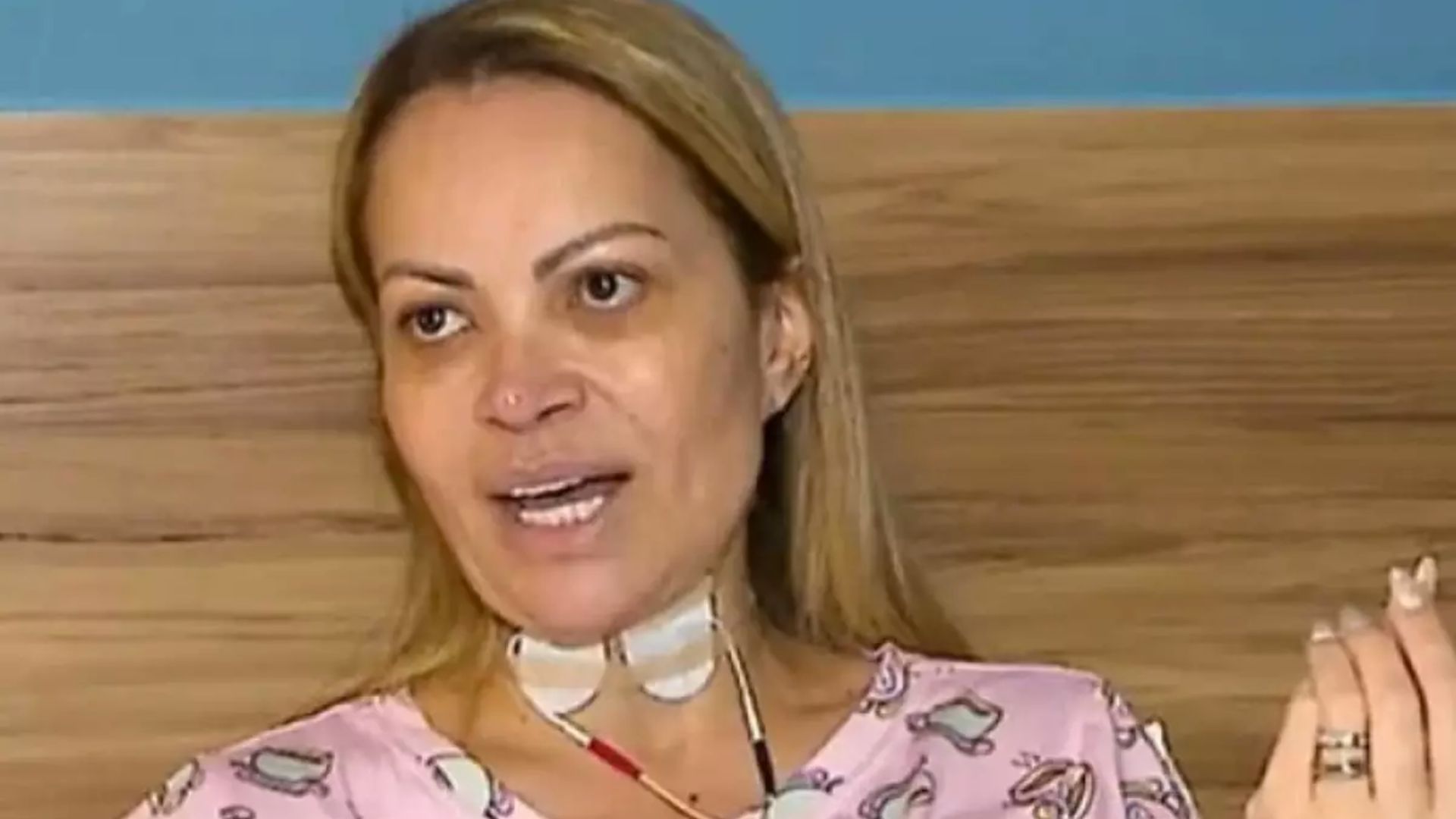 Solange Almeida enfrenta tratamento para cuidar das cordas vocais (Foto: Reprodução/Record TV)