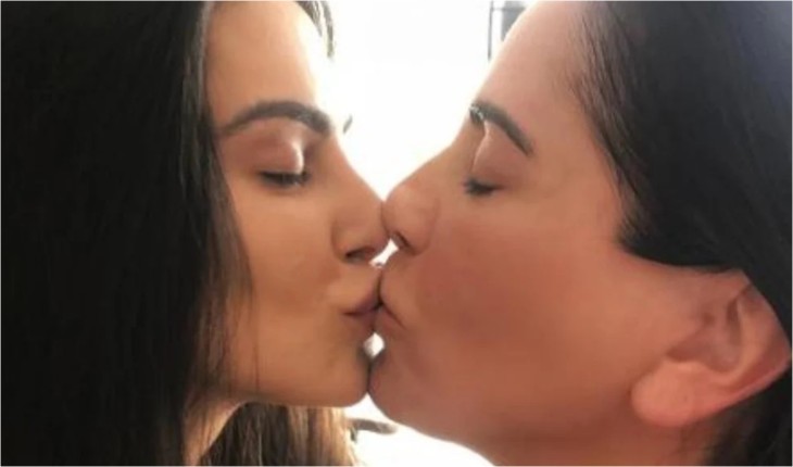 Glória Pires fala sobre comentários negativos após beijar Cleo na boca: ‘Faço desde que eram bebês’