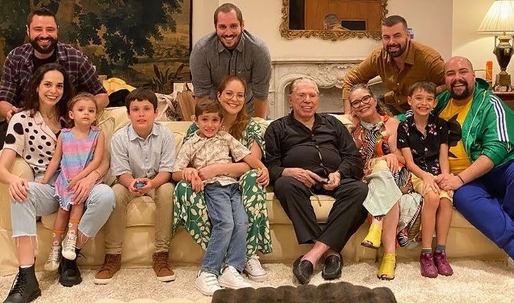 Aos 93 anos, Silvio Santos leva vida de aposentado, tem um hobby especial e ama receber os netos