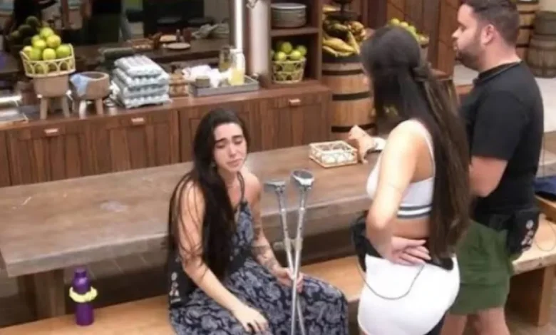 Vídeo: Giovanna, do ‘BBB 24’, quebra o pé durante a festa e ficará 5 semanas com bota ortopédica