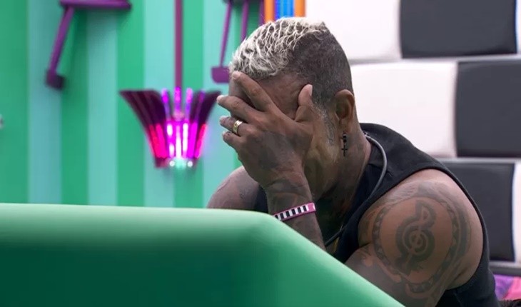 BBB24 – Rodriguinho usa card e fica perplexo ao ouvir conversa entre Alane e Beatriz: ‘meu Deus’