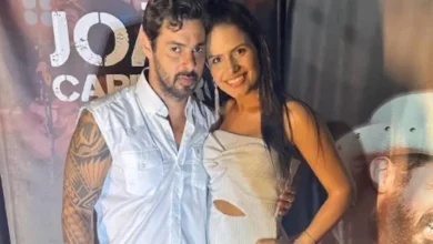 Esposa de João Carreiro lamenta morte do cantor horas após pedir por orações: ‘Minha vida me deixou’