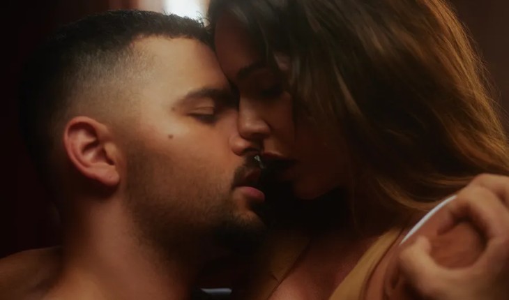 Após cenas quentes com Deborah Secco em clipe, Pedro Sampaio desabafa sobre bissexualidade