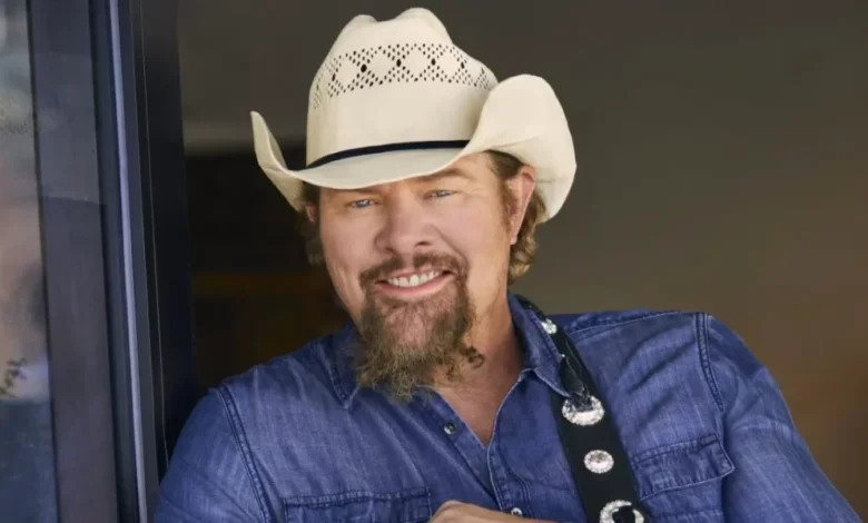 Morre o astro country Toby Keith, aos 62 anos. Saiba a causa!