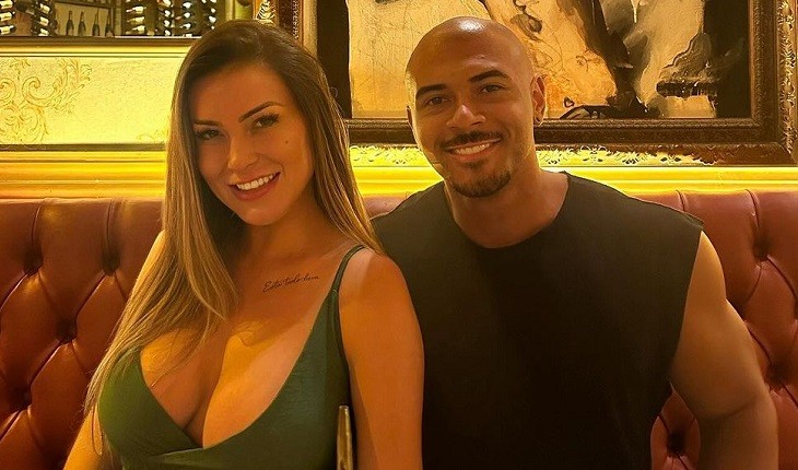 Andressa Urach anuncia namoro com ator de 27 anos; relacionamento será aberto, mas sem beijos na boca