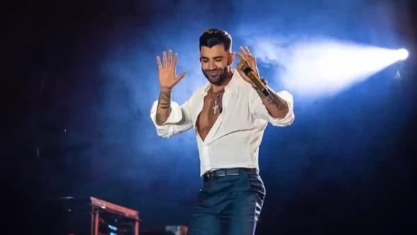 Gusttavo Lima dá show em blitz da lei seca e aconselha fãs (Foto: Reprodução Instagram)