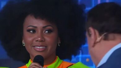 Bailarina pede demissão do Programa do Ratinho após comentário polêmico do apresentador