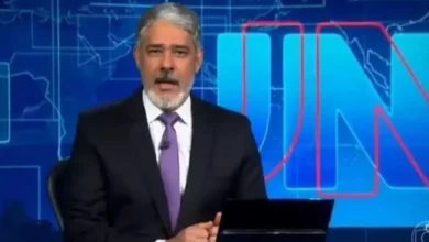 William Bonner interrompe jornal ao vivo para pedir desculpas