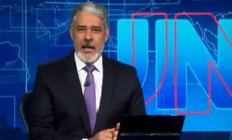 William Bonner interrompe jornal ao vivo para pedir desculpas