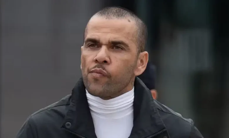 Daniel Alves é processado por artistas sertanejos