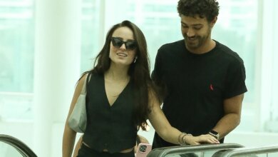 Larissa Manoela vai ao shopping acompanhada do marido e reage ao ser fotografada