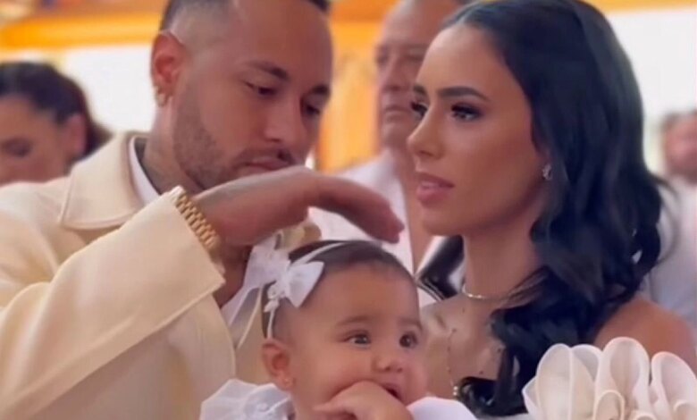 Neymar divulga fotos do batizado da filha, detalhe chama a atenção e dá o que falar